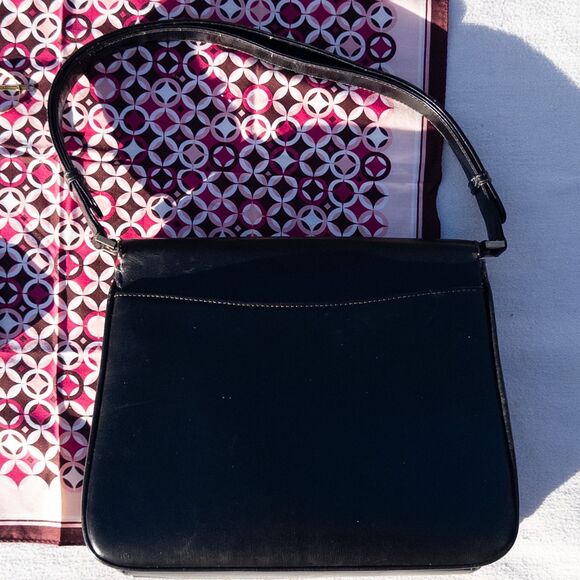 Vintage Gucci Leather One Shoulder Bag - Classic Style with Vintage Charm! - Picture 9 of 14